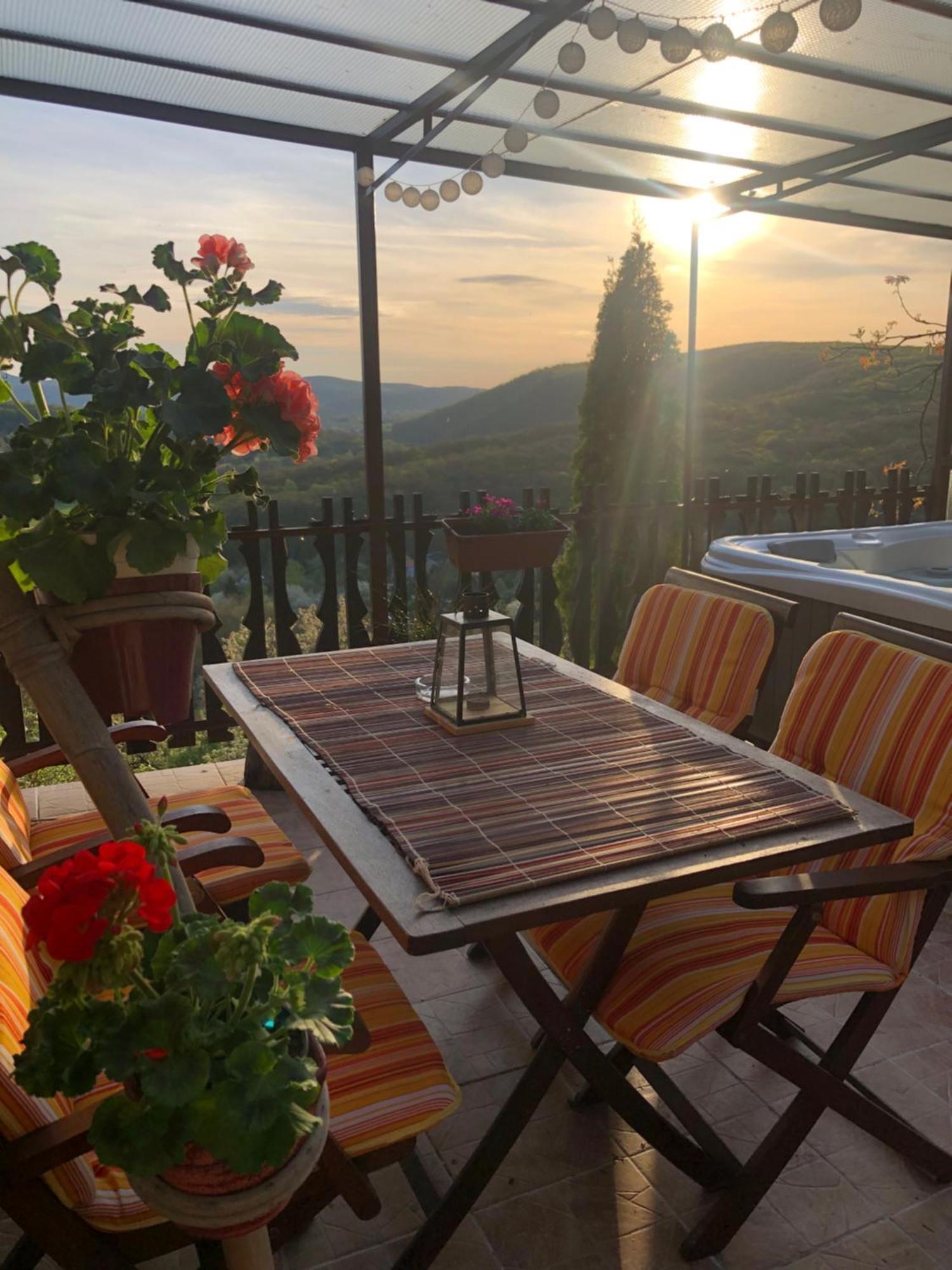 Villa Felhofeszek Vendeghaz Kismaros Esterno foto
